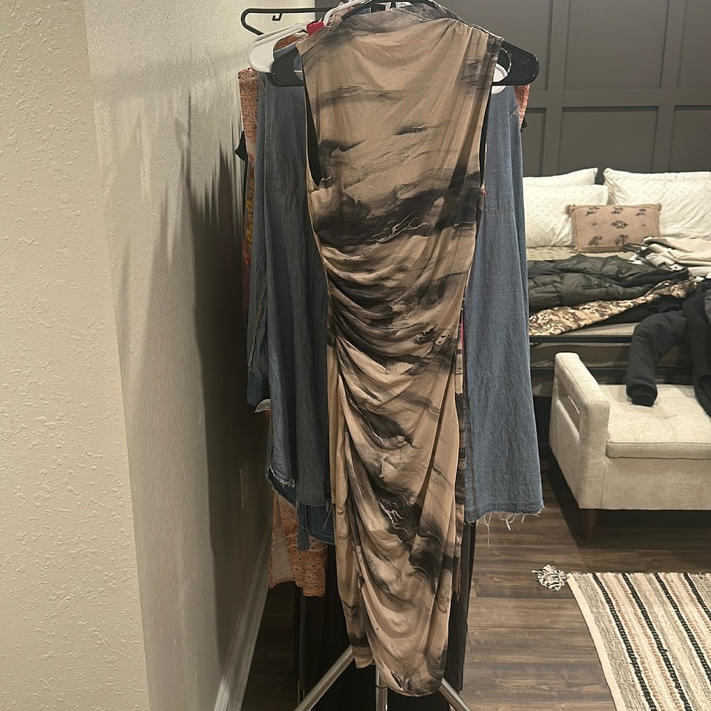 Women’s fitted dress.